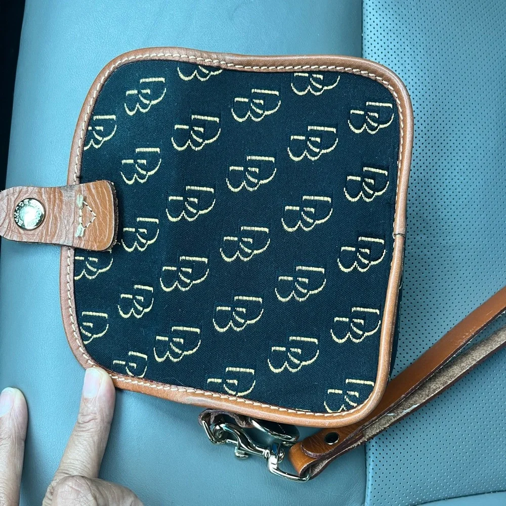 Dooney & Bourke Black and Tan Clutch with silver Accents - Picture 8 of 9
